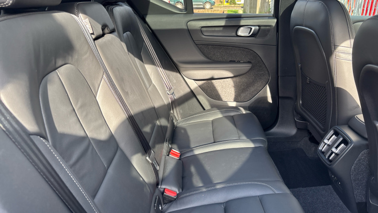 Volvo XC40 2.0 B4P Ultra Dark 5dr Auto Petrol Estate